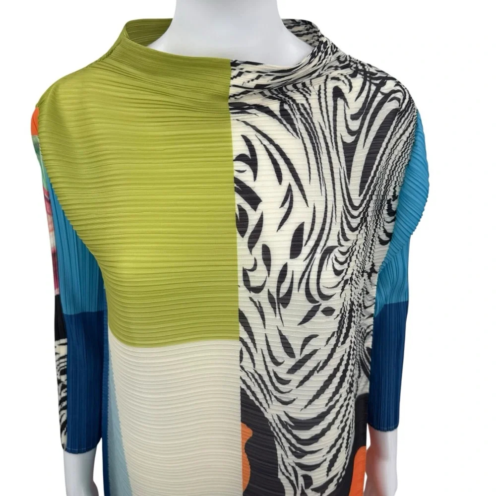 Pleated Colorful Collage One Size Bounce Dress - Picture 2 of 5